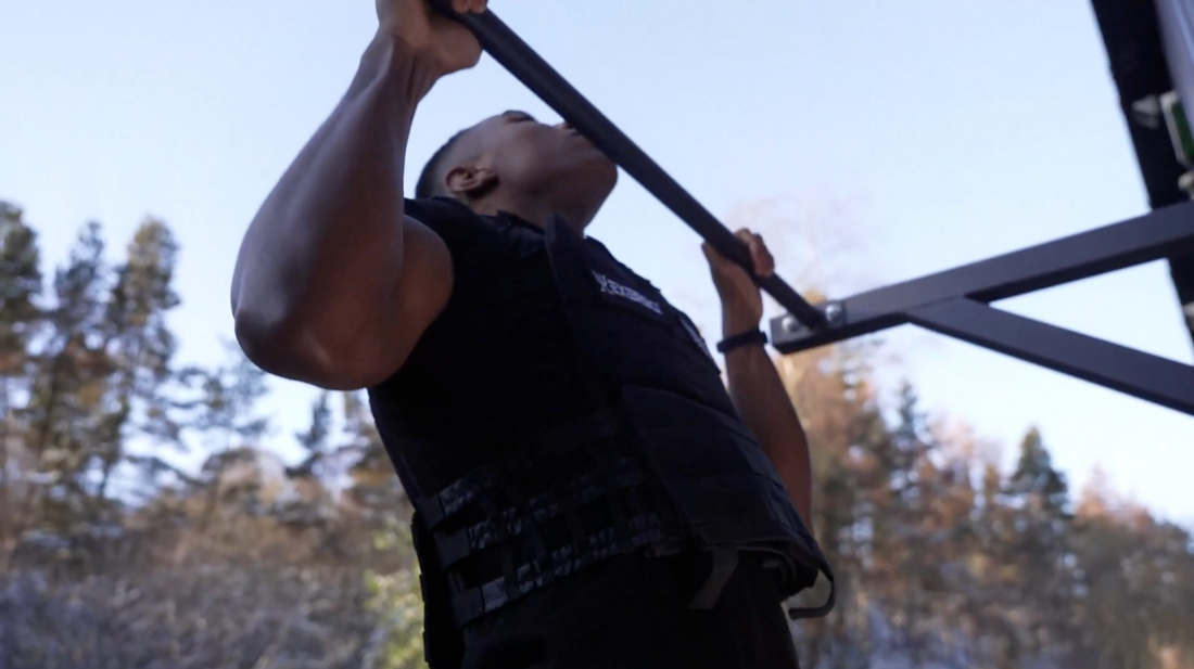 An image of a man performing pull-ups with the Exersci weighted vest, to illustrate the Exersci blog post entitled '10 beginner exercises for your new weighted vest'